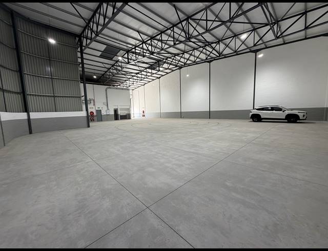654M² WAREHOUSE TO LET IN STIKLAND INDUSTRIAL